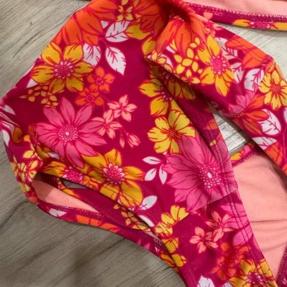 Cat & Jack Girls Floral Bikini Size Medium - Picture 3 of 3